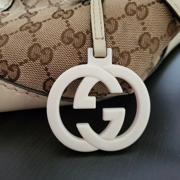 Gucci charm handbag purse - Picture 9 of 12